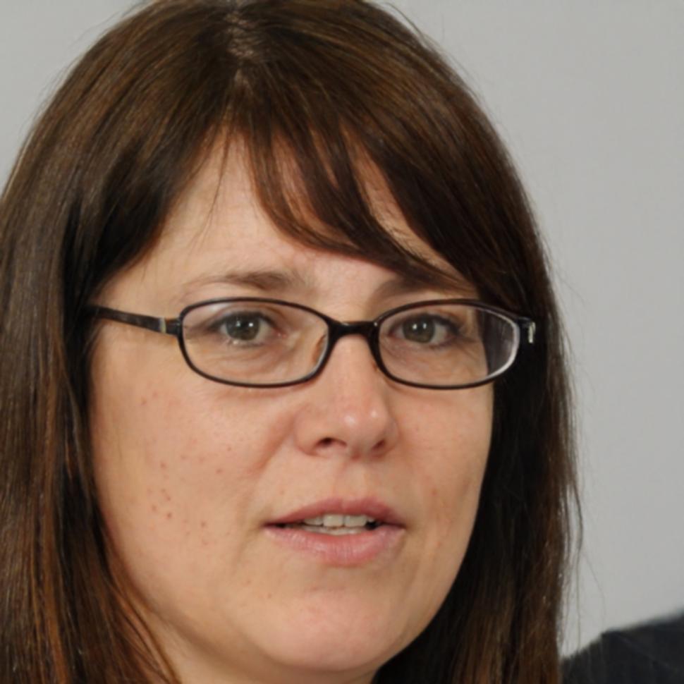 Raluca Popa advanced budget monitoring instructor